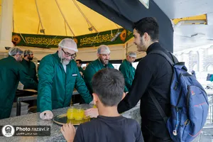 حضور جمعی از هنرمندان در چایخانه رضوی