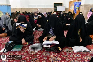 احیا شب نیمه شعبان زائران اردو زبان در حرم مطهر رضوی
