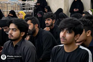 عزاداری زائران اردوزبان در حرم مطهر رضوی