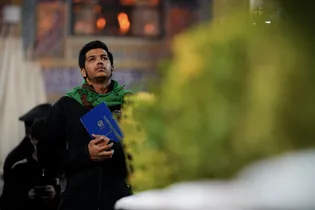 «زبان ارادت»؛ روایت خاموش زائران در آستان حضرت رضا(ع)