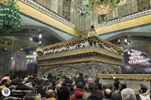 گل آرایی ضریح مطهر رضوی در شب نیمه شعبان