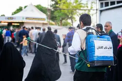 برپایی آیین گلاب‌پاشی خادم‌یاران کاشان در حرم کریمه اهل‌بیت (س)