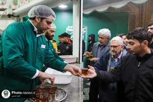 حال و هوای حرم مطهر رضوی در شب میلاد امام حسین علیه&zwnj;السلام