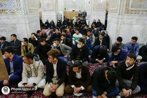 تشرف 300 دانشجوی غیر ایرانی به حرم مطهر رضوی