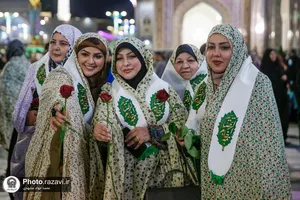 تشرف بانوان مهمان جشنواره &laquo;رسانه خورشید&raquo; به حرم مطهر رضوی