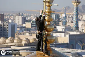 آیین تعویض پرچم حرم امام رضا علیه&zwnj;السلام در آستانه ماه ربیع&zwnj;الاول