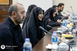 اهدای مدال قهرمانی کارینا کرمی به موزه آستان قدس رضوی