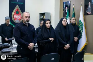 اهدای مدال قهرمانی کارینا کرمی به موزه آستان قدس رضوی