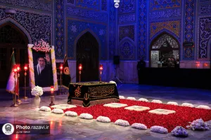  حضور مردم عزادار بر مزار مطهر رهبر شهید انقلاب اسلامی-3 