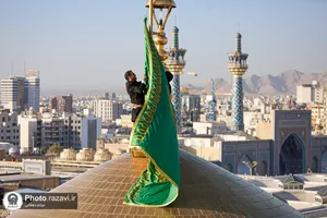 آیین تعویض پرچم حرم امام رضا علیه&zwnj;السلام در آستانه ماه ربیع&zwnj;الاول