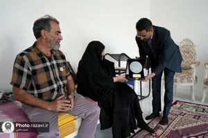 دیدار مدیر پشتیبانی آستان قدس رضوی با خانواده شهید احمد صفرزاده
