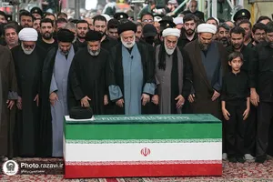 اقامه نماز بر پیکر مطهر رهبر شهید انقلاب در حرم مطهر رضوی-۱