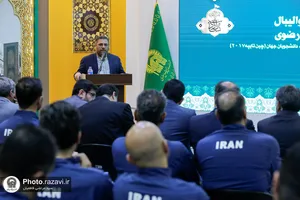 اهدای کاپ قهرمانی تیم ملی والیبال به موزه حرم مطهر رضوی