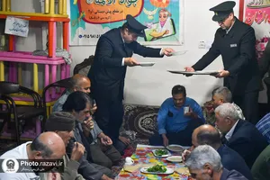 توزیع افطار متبرک حضرت در مساجد مشهد