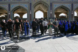تشرف زائران قزاقستانی به حرم مطهر رضوی