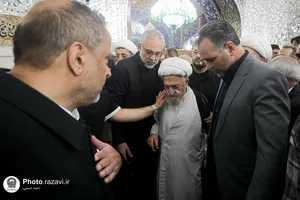 تشرف آیت&zwnj;الله جعفر سبحانی به حرم مطهر رضوی