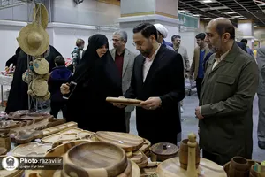 بازدید قائم مقام تولیت آستان قدس رضوی از نمایشگاه دستاوردهای &laquo;مادران ارزش&zwnj;آفرین&raquo;