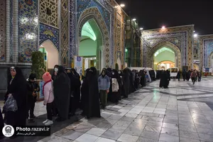 توزیع غذای متبرک حضرت در حرم مطهر رضوی