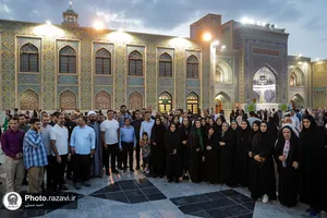 خدمت جمعی از ورزشکاران در چایخانه حضرت