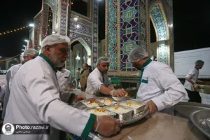 پذیرای از زوار بارگاه منور رضوی در صحن امام حسن مجتبی(علیه&zwnj;السلام)