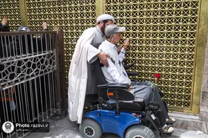 تشرف جمعی از جانبازان ۷۰ درصد آسایشگاه امام خمینی(ره) مشهد به حرم مطهر رضوی