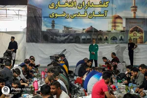 مراسم افطاری طرح ضیافت اکرام رضوی در باب الهادی علیه&zwnj;السلام