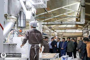 بازدید کارکنان آستان قدس از شرکت صنایع غذایی رضوی