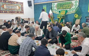 بزم شادی میلاد کریم اهل&zwnj;بیت (ع) به میزبانی خادمین حامل پرچم متبرک رضوی در اراک / گزارش تصویری