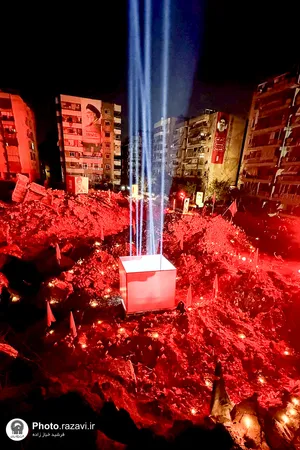 حضور خدام و پرچم گنبد حرم مطهر رضوی در محل شهادت سیدحسن نصرالله