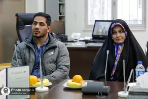 اهدای مدال قهرمانی کشتی به حرم مطهر رضوی