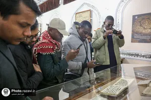 بازدید طلاب جامعه المصطفی از موزه آستان قدس رضوی