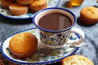 پذیرایی از زائران امام رضا (ع) با قهوه یزدی در مهمانسرای حضرت +گزارش ویدئویی