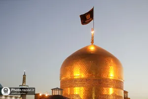 آیین تعویض پرچم گنبد منور رضوی در آستانه ماه محرم