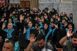 تشرف زائران کشور آذربایجان به حرم مطهر رضوی