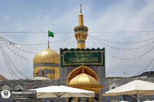نصب کتیبه&zwnj;های اعیاد دهه ولایت در حرم مطهر رضوی