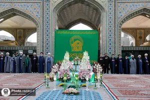آیین تعویض پرچم حرم امام رضا علیه&zwnj;السلام همزمان با سوم ربیع الاول