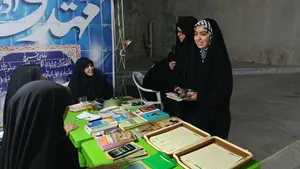 ترویج معارف اسلامی در موکب امام رضا(ع) اراک/گزارش تصویری