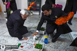 غبارروبی مزار شهدای مدفون در حرم مطهر رضوی