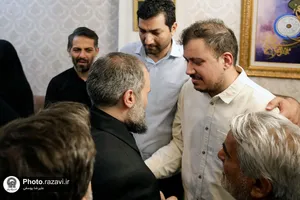 حضور کاروان زیر سایه خورشید در منزل شهید حسین امیرعبداللهیان