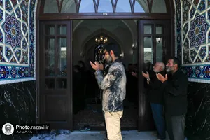 اقامه نماز جمعه در ظهر عاشورا و طنین لبیک یا قرآن درپی هتک حرمت به قرآن