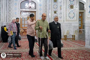 تشرف جمعی از روشن&zwnj;دلان به حرم مطهر رضوی