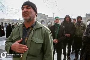 تشرف جمعی از زائران استان اصفهان به حرم مطهر رضوی