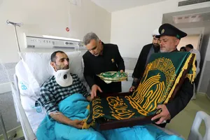 عیادت خادمان رضوی از مصدومان حادثه بندر شهید رجایی بندرعباس/ گزارش تصویری