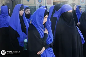 تشرف زائران قزاقستانی به حرم مطهر رضوی