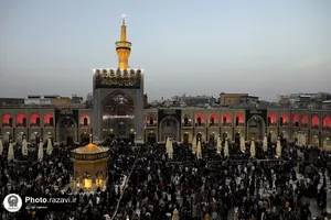 حال و هوای حرم مطهر رضوی در شب رحلت پیامبر اکرم&zwnj;(ص)