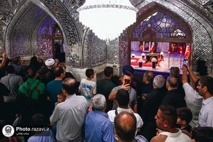 حضور مردم عزادار بر مزار مطهر رهبر شهید انقلاب اسلامی-2