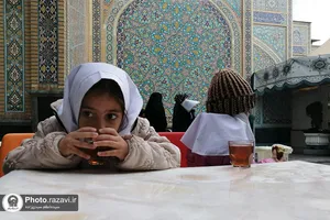 به صرف چای کنار حضرت