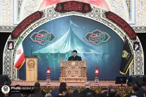 قرائت زیارت عاشورا در حرم مطهر رضوی