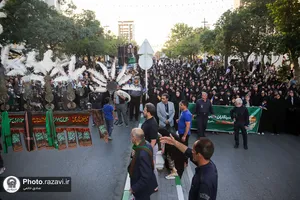 تشرف مردم مشهد به حرم مطهر رضوی