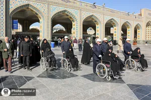 تشرف جمعی از مادران و همسران شهدا به حرم مطهر رضوی
